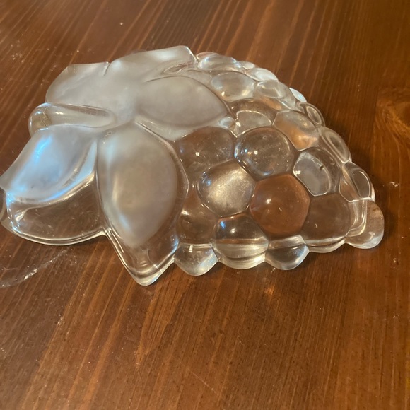 Clear glass grape shaped fruit bowl - Picture 2 of 2